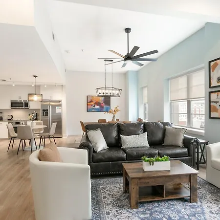 Amazing 4Bed Condo Steps From French Quarter